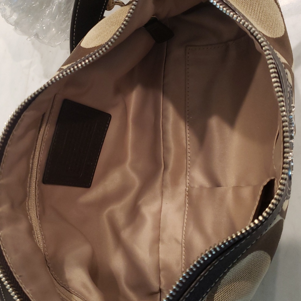 Coach Vintage Brown and Tan Signature Shoulder Bag - Picture 12 of 16